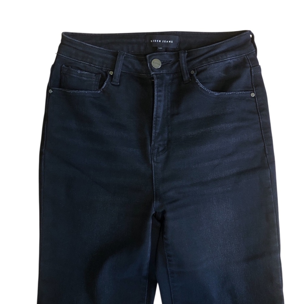 High-Rise Straight Leg Women’s Jeans in Black. Gently worn. Very good condition
